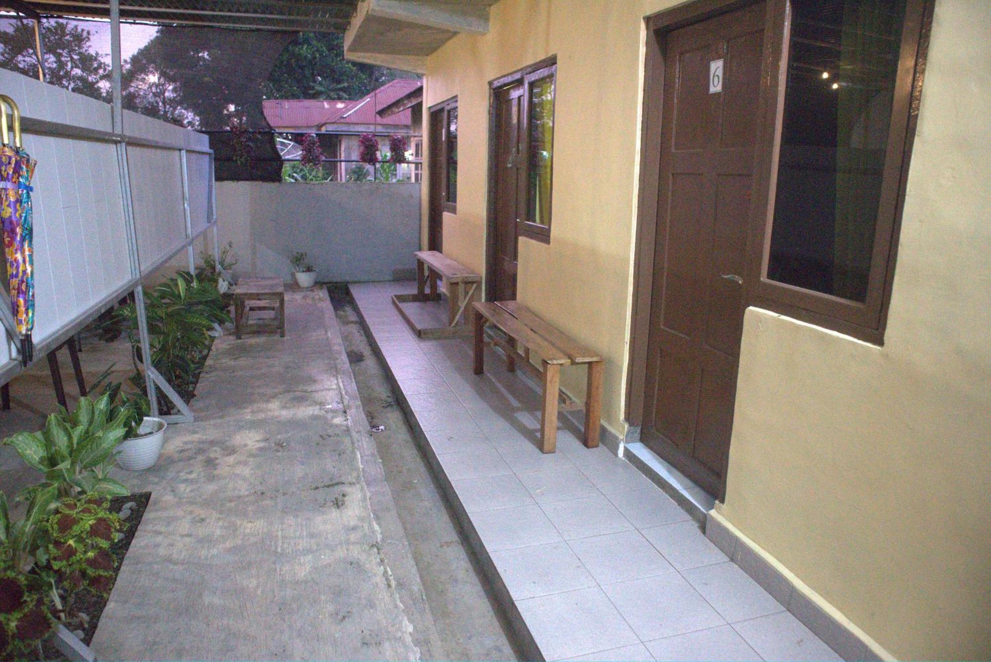 Tange Guest House Ruteng Exterior photo